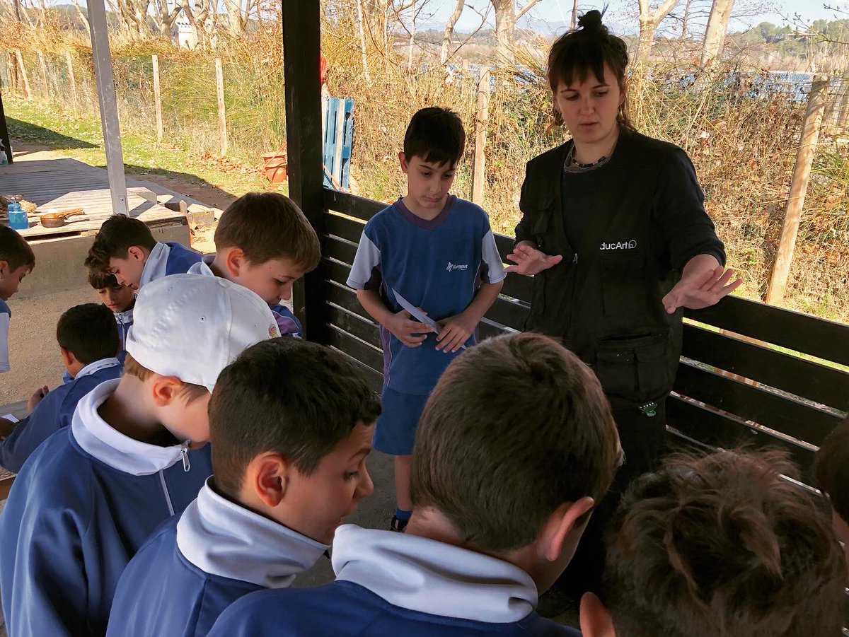 manyanetblanes's tweet photo. Els i les alumnes de #4tEP hem anat a visitar la recreació d’un poblat 🛖neolític a #Banyoles #josocmanyanet #juntsarribemméslluny #blanes #parcdeladraga https://t.co/CCSMOIBUm3
