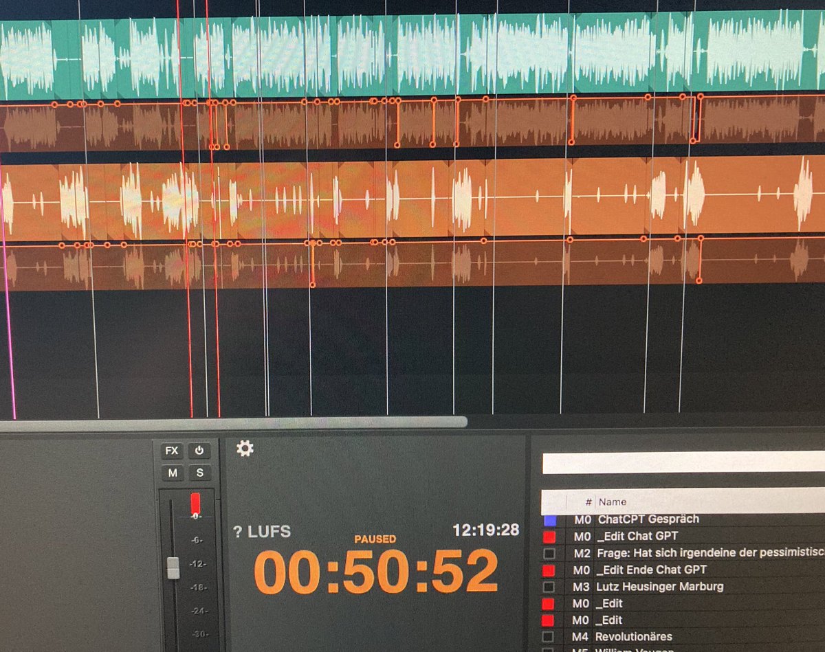 Die letzten Schnitte für die erste Folge #arthistoCast werden mit <a href="/ultraschall_fm/">Projekt Ultraschall - @ultraschall@chaos.social</a> noch gesetzt. Um was es geht? Da muss man sich noch ein wenig gedulden. Wer genau hinschaut, entdeckt in den Markern ein paar Hinweise.⁠ #DigitaleKunstgeschichte⁠ #digiKuge⁠ #DigitalArtHistory⁠