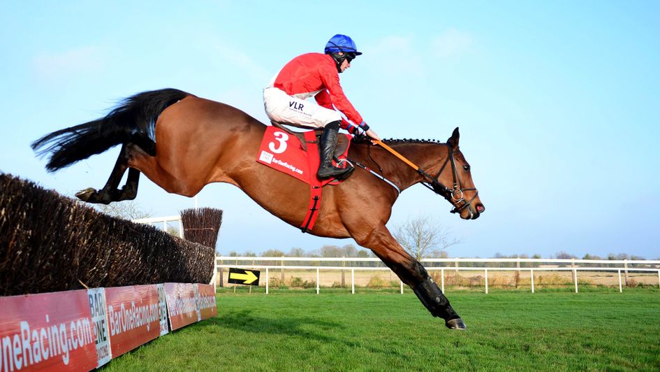 RoadCheltenham's tweet image. 🔴⚪️🔵 ENVOI ALLEN has now won the Champion Bumper, Ballymore Novices Hurdle and Ryanair Chase at the #CheltenhamFestival.

Some horse for Cheveley Park Stud.