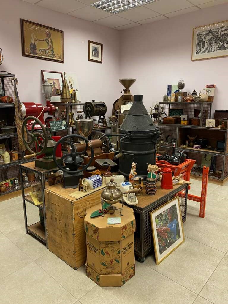 We had a lovely evening with over 50 of our Corporate Partners yesterday, superbly hosted by <a href="/co_smiths/">Smiths Coffee Co</a>. We were given a tour of the factory and museum and  we are very lucky to have so many interesting businesses support <a href="/Hospicstfrancis/">The Hospice of St Francis</a> #networking #charitypartnerships #coffee