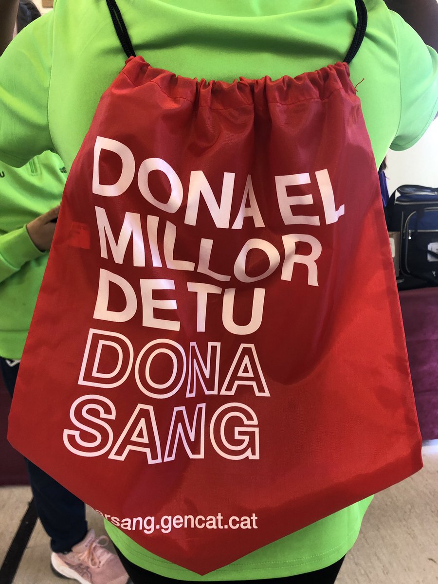 escolalamitjana's tweet photo. Avui la nostra escola es transforma en un centre de donació de sang. Aquesta activitat forma part d’un projecte de l’alumnat de 4t. Agraïm al @bancsang_lleida la seva col•laboració. Moltes gràcies a tots i totes les donants!! #bancdesangiteixits @donasang https://t.co/qeJ0Q6Zx38
