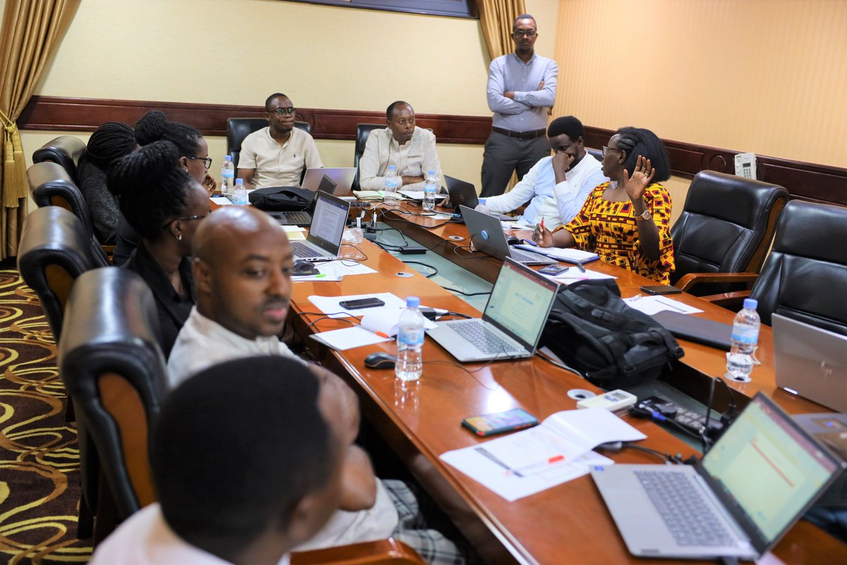 WHORwanda's tweet photo. Collaborating to #EndTheSpread! 

@RBCRwanda, @WHO🇷🇼 &amp; partners met to take stock of elimination of mother-to-child transmission of HIV, Syphilis and Hepatitis B &amp; C in #Rwanda. A plan was developed with proposal for a National Validation Committee to monitor progress. https://t.co/y4W3O9i3v6