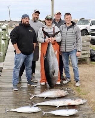 tunasinthebox's tweet photo. After the giant season closed down, boats are still able to get out there and kill a small bluefin tuna a day under 73 inches. This short comes to you from @jakebrake.98 and the Bi Op Sea after releasing a bigger few #saltwaterfishing #tuna #tunafishing #wickedtuna #yellowfintuna https://t.co/sr25axBov1
