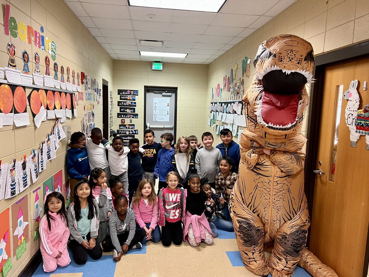 tkbondman's tweet photo. A special acknowledgement to Ms. Reed an @FultondaleElem ESL teacher for making the 1st grade CKLA lesson come to life, @jefcoedESL @JEFCOED #imagine https://t.co/nCqreSjyu7