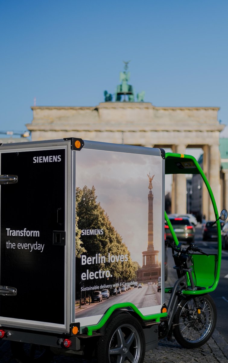 SiemensDE's tweet photo. In die Pedale getreten: Die Produkte und Ersatzteile von @SiemensInfra kommen seit heute mit dem elektrisch betriebenen #Lastenfahrrad zu ihren Kund*innen in #Berlin. 🚲 Möglich wird das durch eine Zusammenarbeit mit dem Start-up Fairsenden. https://t.co/p4pLUzBUsF
