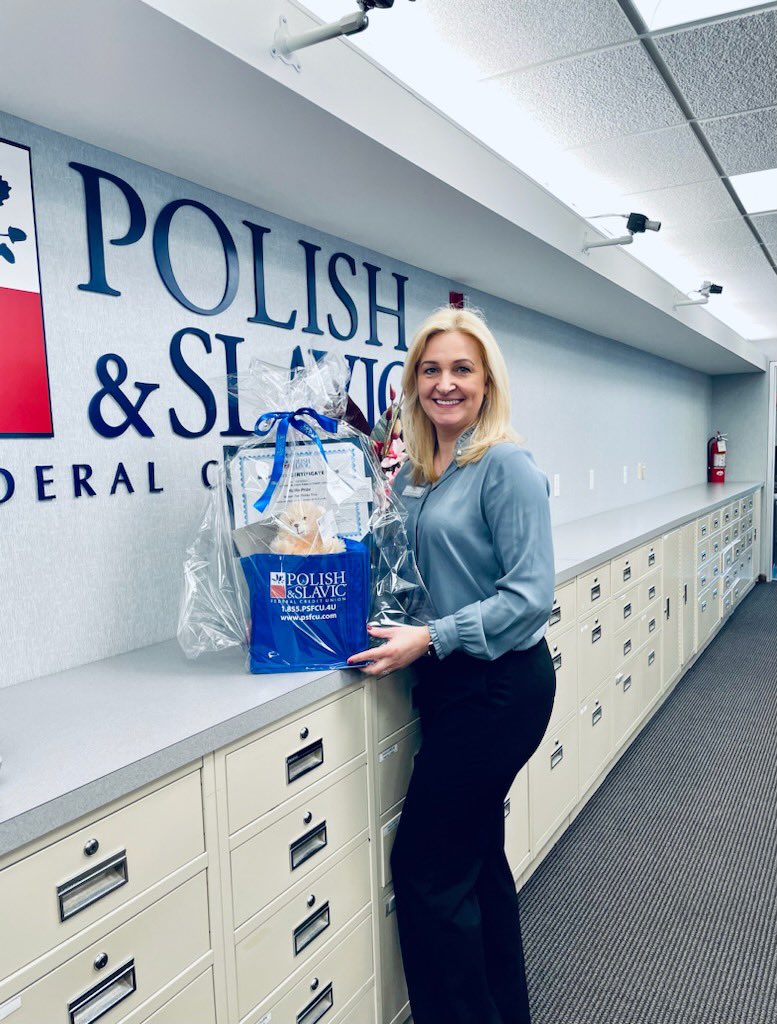 PolishSlavicFCU's tweet photo. Our branch in Clifton, NJ donated a gift basket for the Home & School Association of Elementary School #2 in Clifton NJ for a Tricky Tray fundraiser auction benefitting children. 😊👦👧
👨🏫👩🏫🏫
#giftbasketdonation
#cliftonnj
#trickytray https://t.co/cuw0FPfZbQ