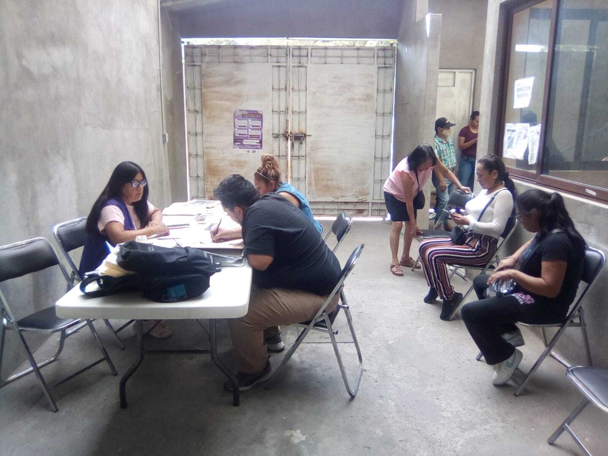 ParticipaIECM's tweet photo. El pasado 03 de marzo del año en curso, personal de la Dirección Distrital 01 del @iecm invitó a las vecinas y vecinos de la zona cercana a la sede distrital a registrar proyectos para la Consulta del Presupuesto Participativo 2023-2024.
#YoSoyParticipación
#PP2023_2024
#OD01 https://t.co/hvChP4zl5W