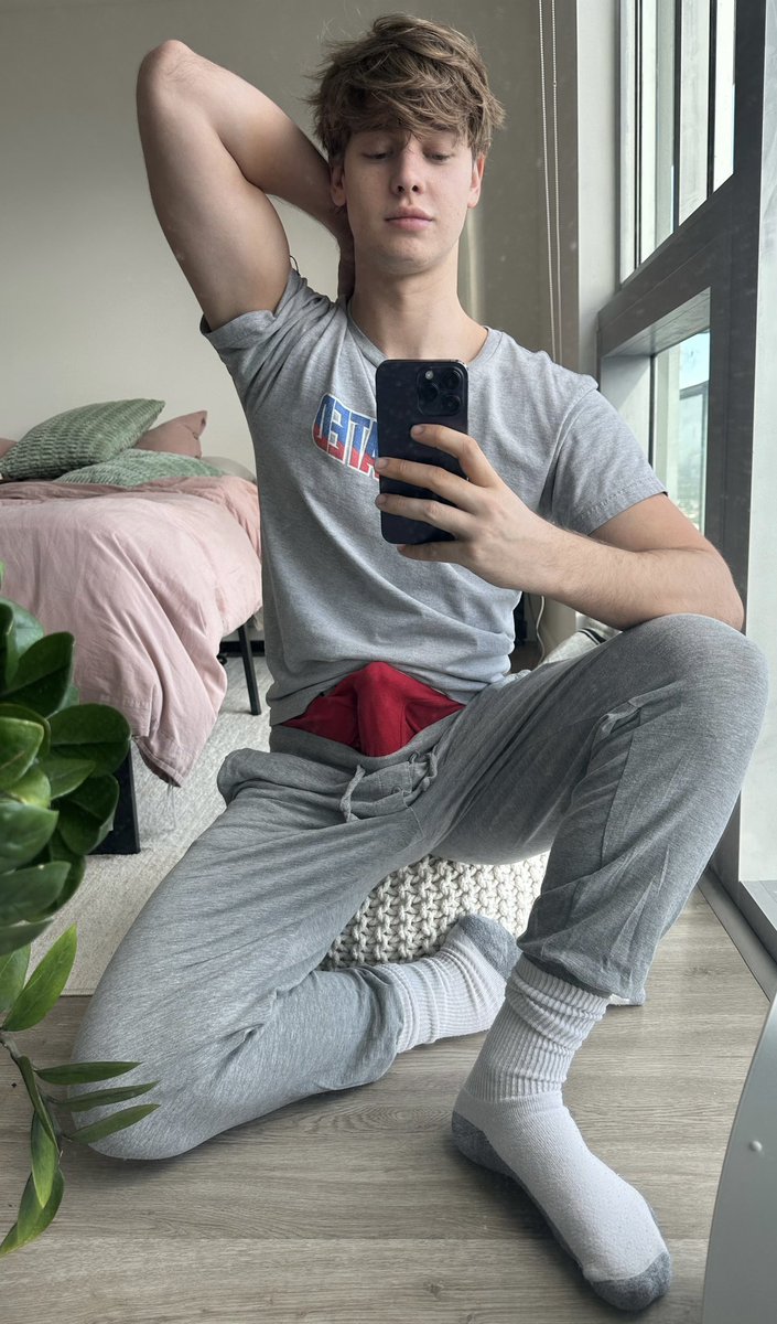 twink on Twitter "Waiting for my bottm like this after the workout at