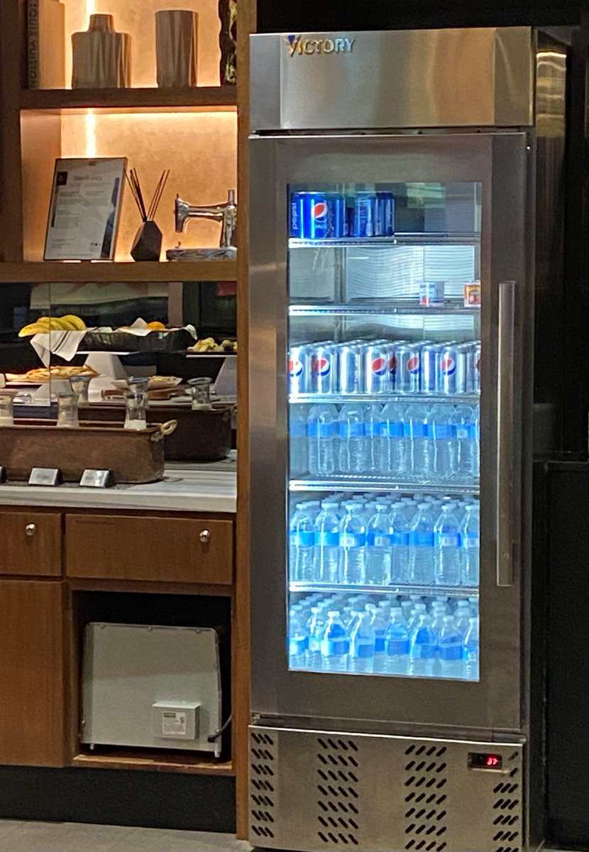 Victory_Ref_USA's tweet image. Victory LSR Merchandiser spotted at an executive hotel lounge in New York City with cold beverages at the ready.

#VictoryRefrigeration #Merchandisers #aligroupfs