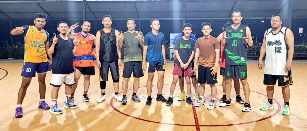 NugiKusman's tweet photo. #HoopDay w/ PMP.. https://t.co/NiCSLSCXTN