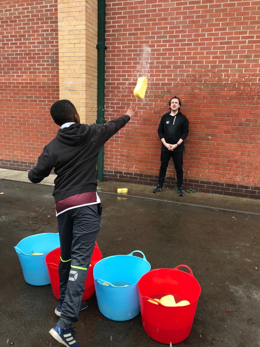 HabsAdamsGS's tweet photo. Bullseye! 💦🧽💪#CharitiesWeek https://t.co/LblXLy3pEF