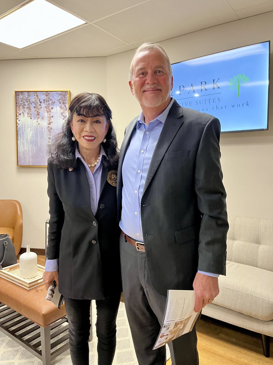 LandParkCRE's tweet photo. Thanks to @FortBendChamber for a fabulous ribbon cutting to celebrate the grand opening of The Park Executive Suites! We were honored to have Stafford City Council Member Alice Chen and @impactnews join the festivities!
https://t.co/rwSSuU78Qn https://t.co/mgHBpuBKMQ