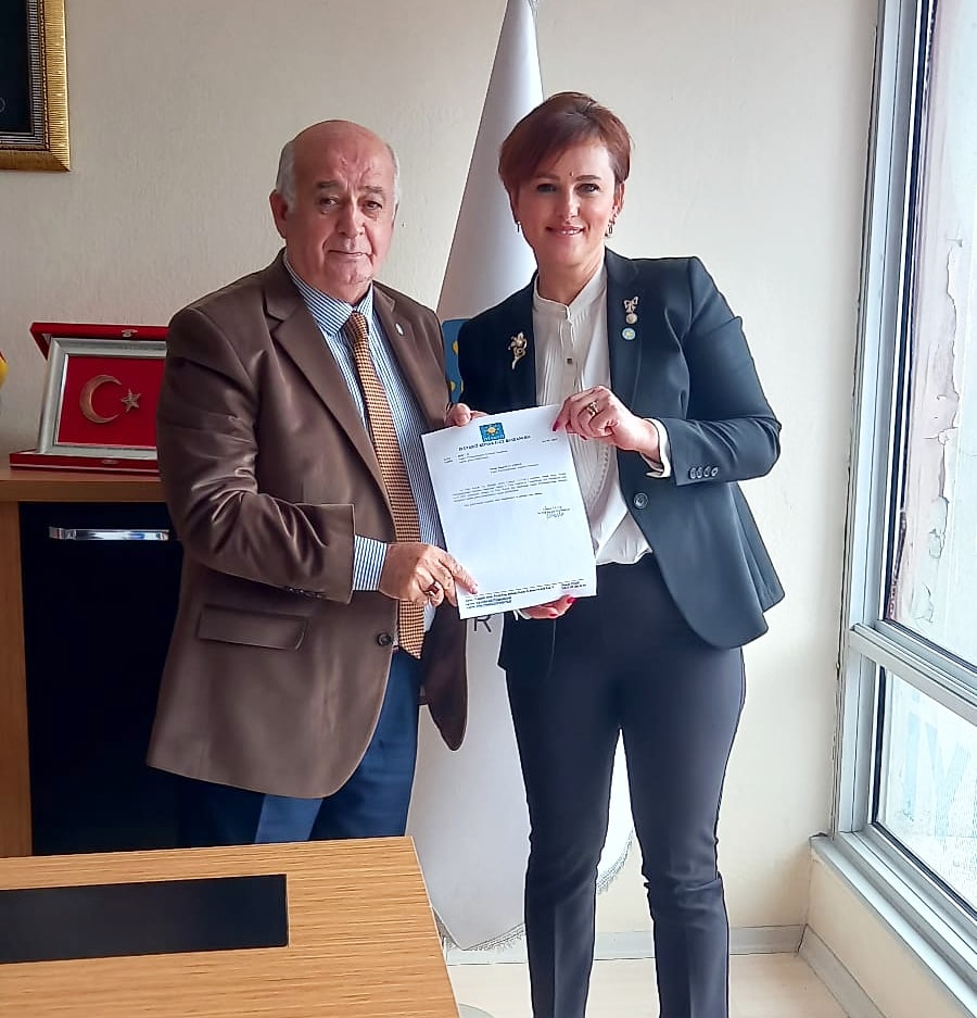 iyipartikonak35's tweet photo. Konak İlçe Başkanımız Coşkun Tatar tarafından "Kadın Politikalarından Sorumlu Danışman" olarak atanan Emel Kayandan'a aramıza hoş geldin diyor çalışmalarında başarılar diliyoruz. https://t.co/tnMl2DcPss