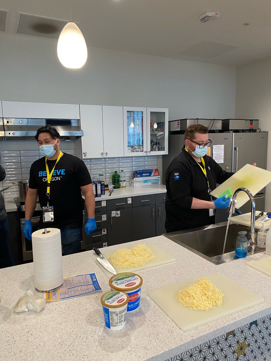 AmirJ_CA's tweet photo. Wonderful to see members of our #BelievesOregon team volunteering with @rmhcoregon to provide home-cooked meals for families with seriously ill or injured children. Thank you @ATT for your continued work in the Portland community. https://t.co/hhNKF1WuNu #ATTImpact https://t.co/Omm5eL94AS