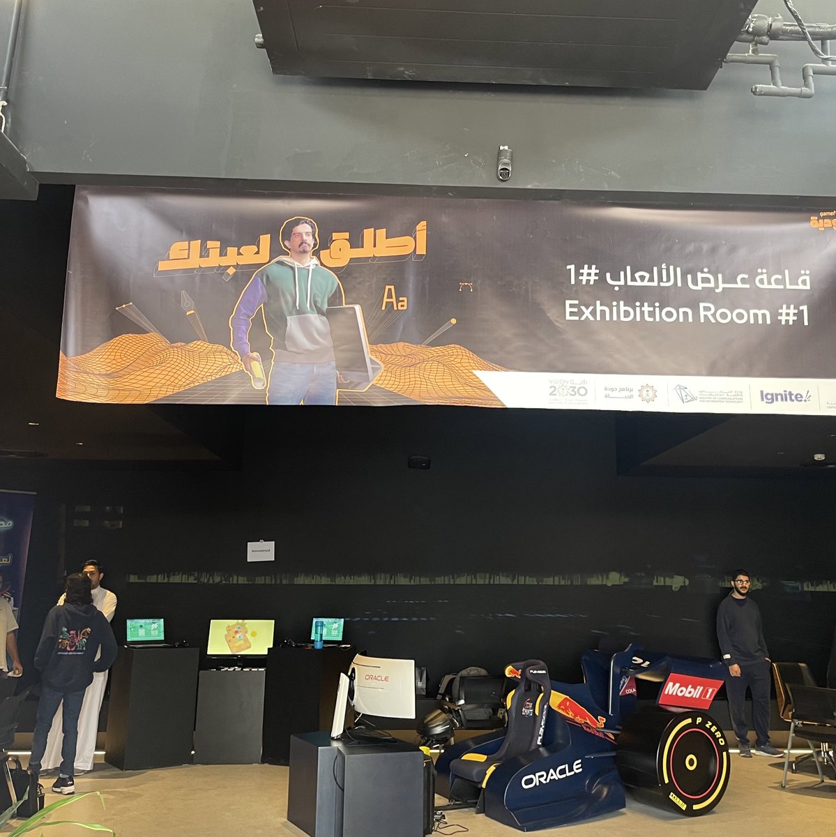 TharaSays's tweet image. تشرفت في حضور القيت الرابع لـ GameFounders في #مركز_كود  الاشخاص اللي التقيتهم موهوبين جدا جدا في صناعة الالعاب والبرمجة والرسم، الشغف والحماس اللي فيهم منعكس على طاقة المكان، طاقة مليئة بالاحلام اللي يزامنها سعي، شكراً من القلب لكل من احتضن هذه المواهب السعودية ♥️
@CODE_MCIT