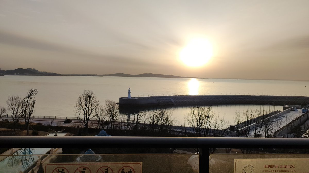 FQsssssss's tweet photo. 窗帘没拉，晃醒了，睡意全无 https://t.co/imrSn9PgnV
