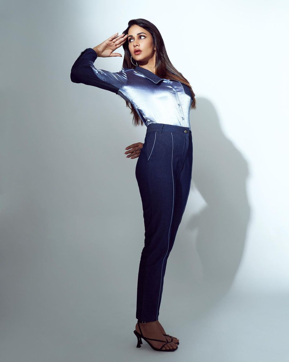 Telugu FilmNagar (@telugufilmnagar) on Twitter photo When beauty meets style! <a href="/Itslavanya/">Lavanya konidela tripathi</a> 💙✨
#LavanyaTripathi #Lavanya #Tollywood #TeluguFilmNagar When beauty meets style! <a href="/Itslavanya/">Lavanya konidela tripathi</a> 💙✨
#LavanyaTripathi #Lavanya #Tollywood #TeluguFilmNagar