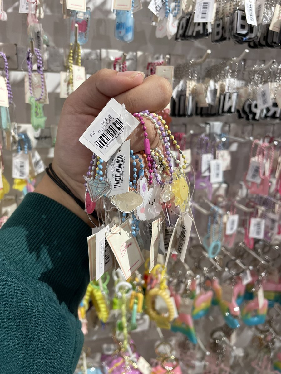 biladoang's tweet photo. guyss kalo nemu aku di venue sapa aja yaa🤩 aku mau kasih keychain tapi gabanyak hihii. see you di venue🫶🏻 https://t.co/MO85duq5Wc