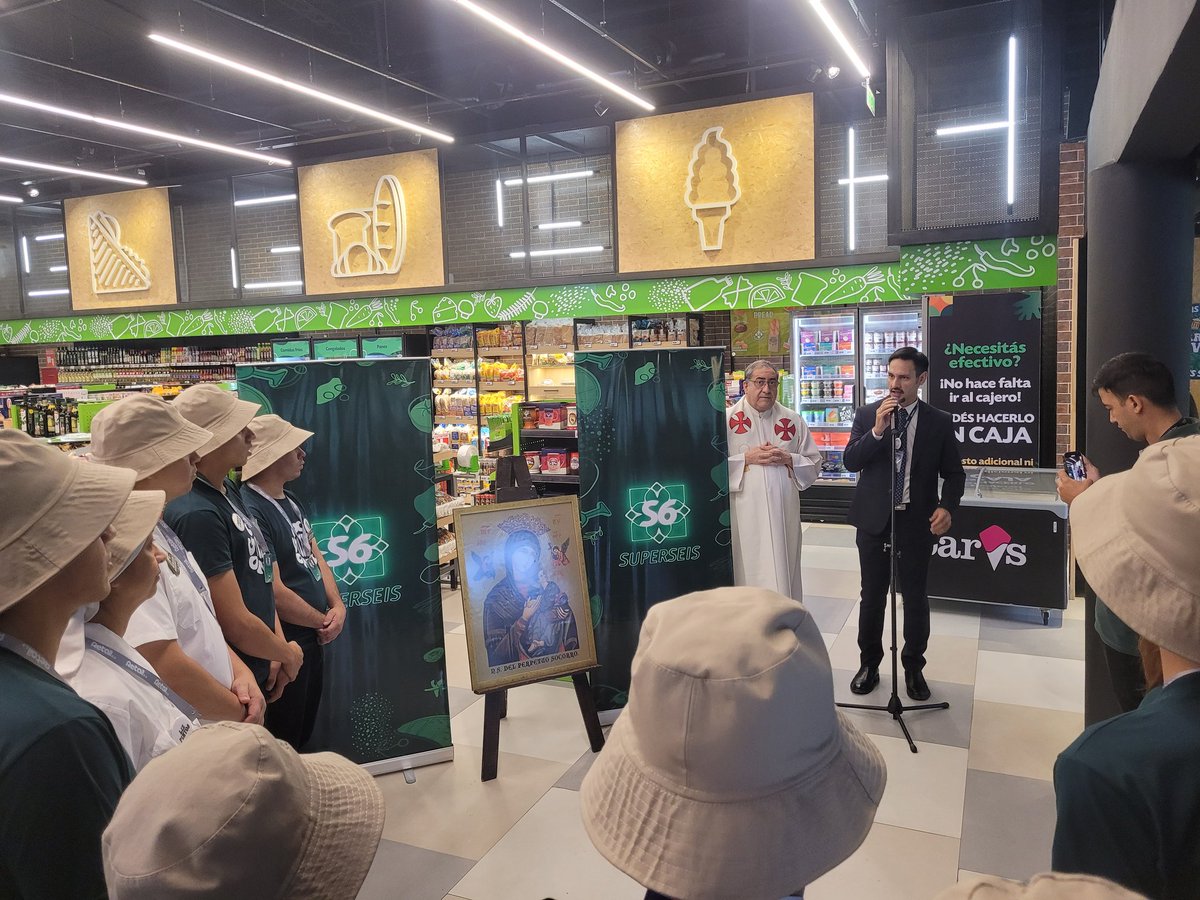 roquesilvero's tweet photo. Hoy madrugamos para la inauguración de la sucursal #9 del nuevo concepto del @SuperseisPy las tiendas S6 Express, en la avenida del Yacht. Gracias por confiar en @solushowpy para tan grato momento. 🥂💥💫 #S6NewVibes https://t.co/u1cnrfRcLN