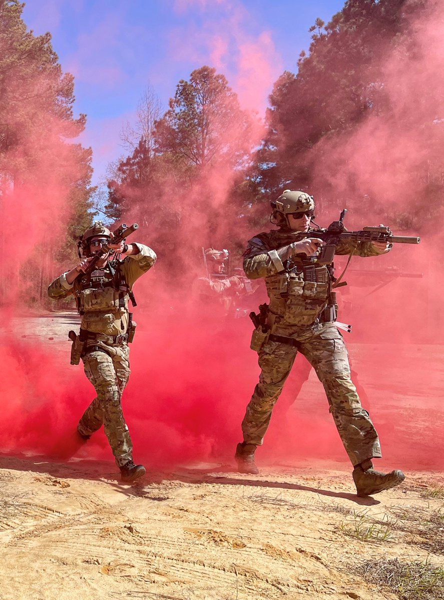#Tribe Members of 1st Battalion move towards an objective during a training event on Fort Bragg. 💨 🕶️ (Photo by Capt. Nick Erickson)