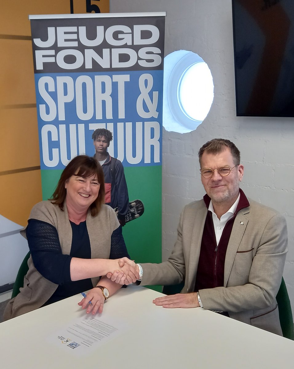 Jeugdfonds Sport &amp; Cultuur Limburg en Huis voor de Kunsten Limburg slaan handen ineen.
Per 1 januari 2023 zijn het Jeugdfonds Sport &amp; Cultuur Limburg en het Huis voor de Kunsten Limburg een duurzaam partnerschap aangegaan. jeugdfondssportencultuur.nl/nieuws/jeugdfo…