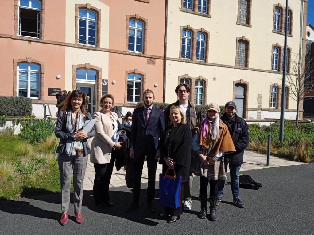 Merci aux acteurs qui se sont engagés à nos côtés dans le dialogue territorial de la vie étudiante à Albi. <a href="/Occitanie/">Région Occitanie</a>, <a href="/ville_albi/">Ville d'Albi</a>, <a href="/UnivChampollion/">INU Champollion</a>, @IMTMinesAlbi, lycées, <a href="/croustoulouse/">Crous de Toulouse-Occitanie</a> et représentants étudiants ont pu échanger sur les actions en faveur de la vie étudiante.