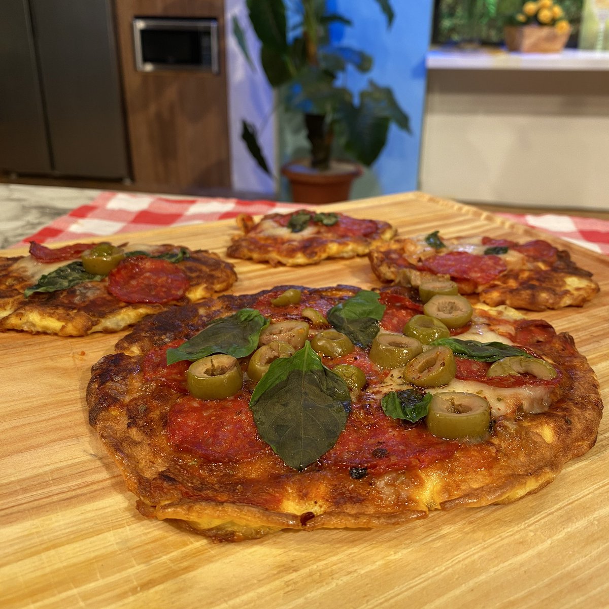 MuchoGustoPy's tweet photo. 👉🏻 Juernes especial para los que hacen dieta keto y mira cómo quedaron los platos que hoy nos preparó @noeliayeina 

▪️Desliza que al final está la receta 

#MenuKeto 

#MuchoGustoPy https://t.co/rvgzcde8At