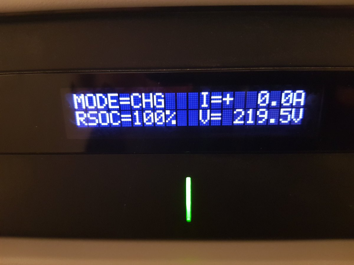 KatrinRVogel's tweet photo. #Energiewende ganz praktisch: Heute 15 h - Solarspeicher ist voll. Warmwasserspeicher wird durch Solarthermie geheizt. #waermepumpe hat Freizeit. https://t.co/T9BZWkhiwb