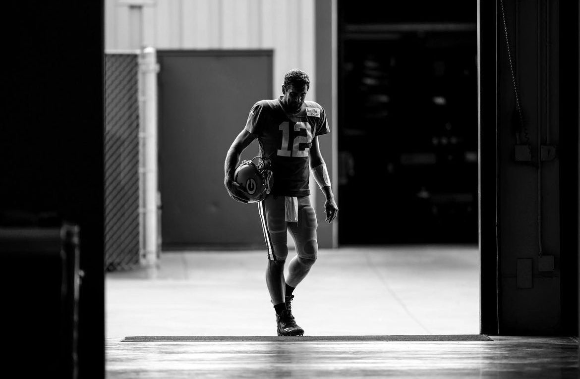 Sporting history is best documented using images. 

Here’s a thread with some of my all-time favorite pictures of Aaron Rodgers as QB of the Packers. 

📸 - Evan Siegle