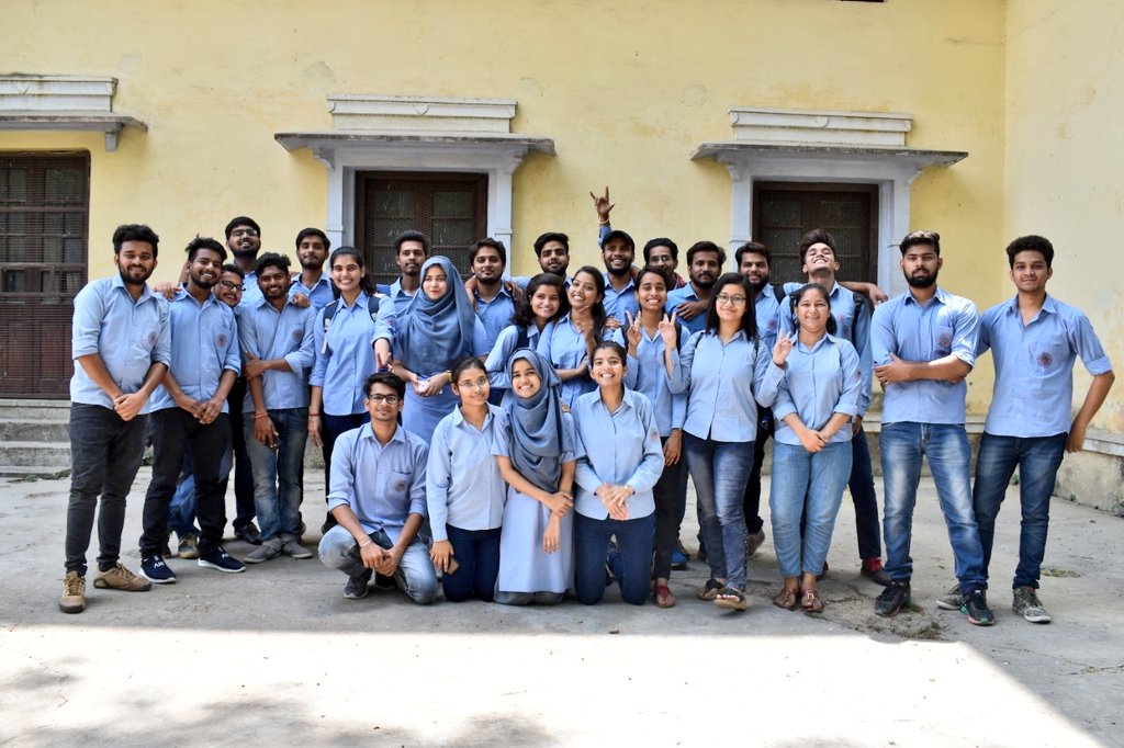 askrajeshsahu's tweet photo. फोटो उन दिनों की जब हम बेफिक्र थे...❤️

#AllahabadUniversity https://t.co/0n1prxBJbI