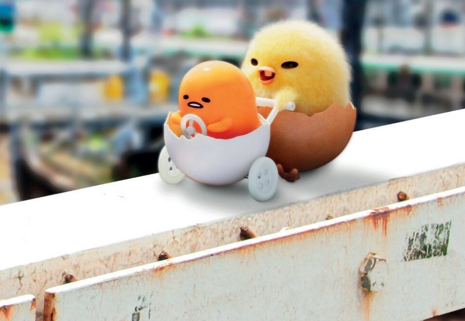 Otaku_Bunka's tweet photo. Muchos conocíamos al popular personaje Gudetama, de Sanrio, pero jamás hubiéramos esperado que tuviera su propia (y curiosa) serie, una mezcla de animación e imagen real. ¿La habéis visto? #OB42 https://t.co/He1xcS7OWm