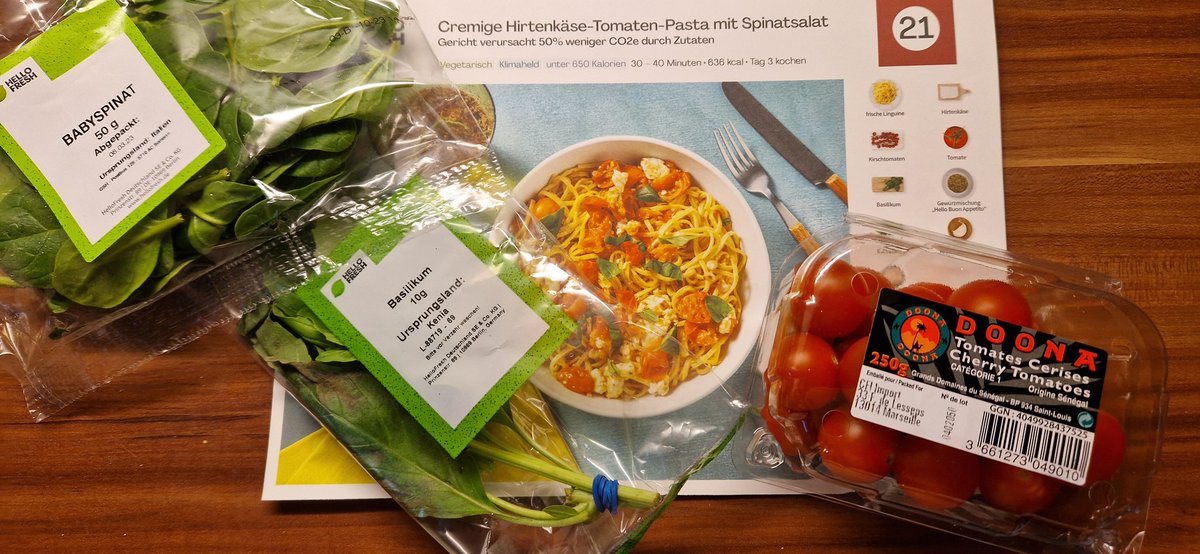 anulingus's tweet photo. #hellofreshde bin gerade am Kochen..vor Wut. Pastagericht #vegetarisch #klimaheld mit 50% weniger CO2 durch Zutaten. Dabei ist Basilikum aus Kenia, Cherry tomaten aus Senegal und Spinat aus Italien.  #hellofresh schämt euch https://t.co/a3aY16JwUc