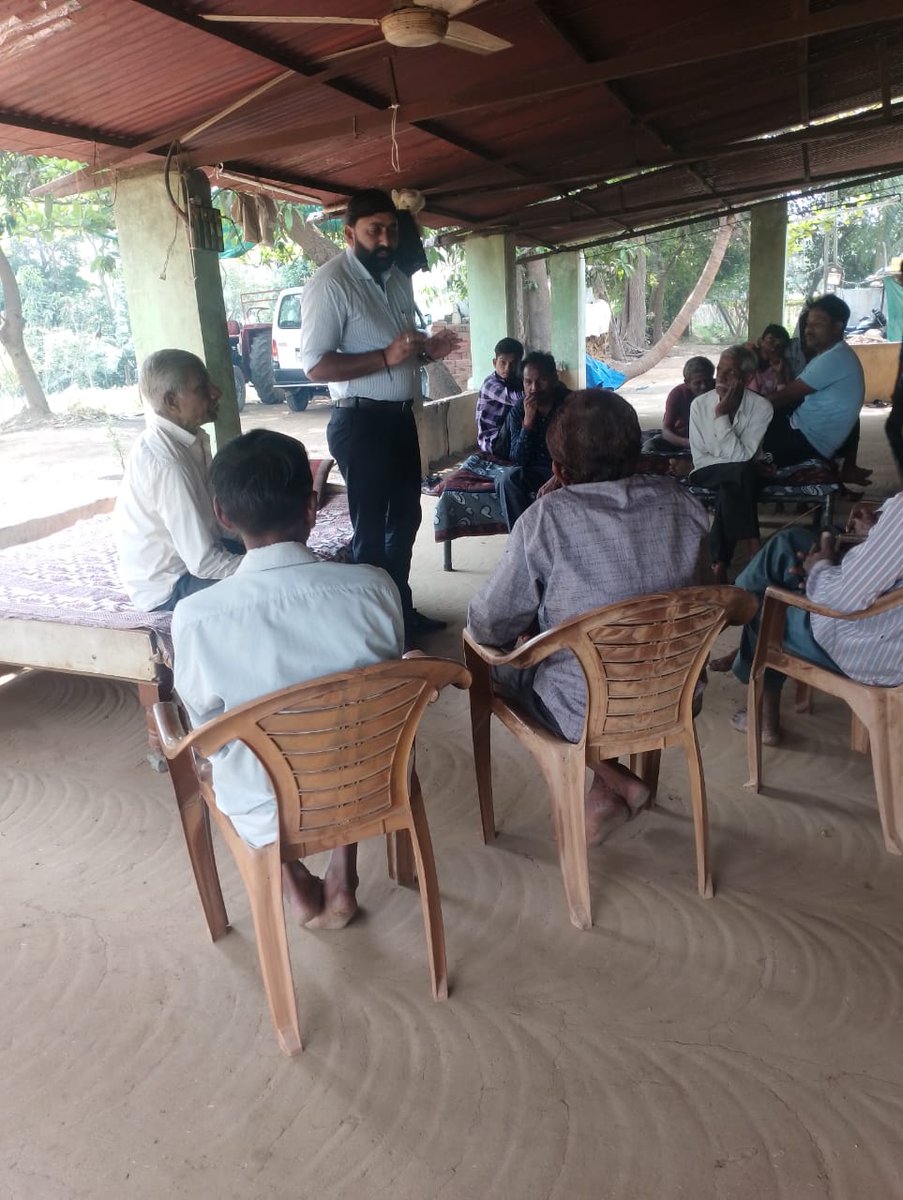 નડિયાદ તાલુકાનાં દાવડા ગામે ખેતીવાડી ગ્રામસેવકશ્રી દ્વારા પ્રાકૃતિક ખેતી વિષય પર તાલીમ આયોજીત કરેલ.જેમાં ગ્રામ પંચાયત દીઠ ૭૫ થી વધુ ખેડૂતો પ્રાકૃતિક ખેતી કરતા થાય તે માટે જરૂરી માર્ગદર્શન આપ્યુ.<a href="/ADevvrat/">Acharya Devvrat</a> <a href="/GujAgriDept/">Gujarat Agriculture, Farmer Welfare & Co-op. Dept.</a> <a href="/Guj_Gramsevak/">Gujarat Rajy GramSevak Mahamandal ABD</a> <a href="/collectorkheda/">Collector Kheda</a> <a href="/DDO_Kheda/">DDO KHEDA</a> <a href="/khedaGSmandal/">ખેડા ગ્રામસેવક મંડળ</a>