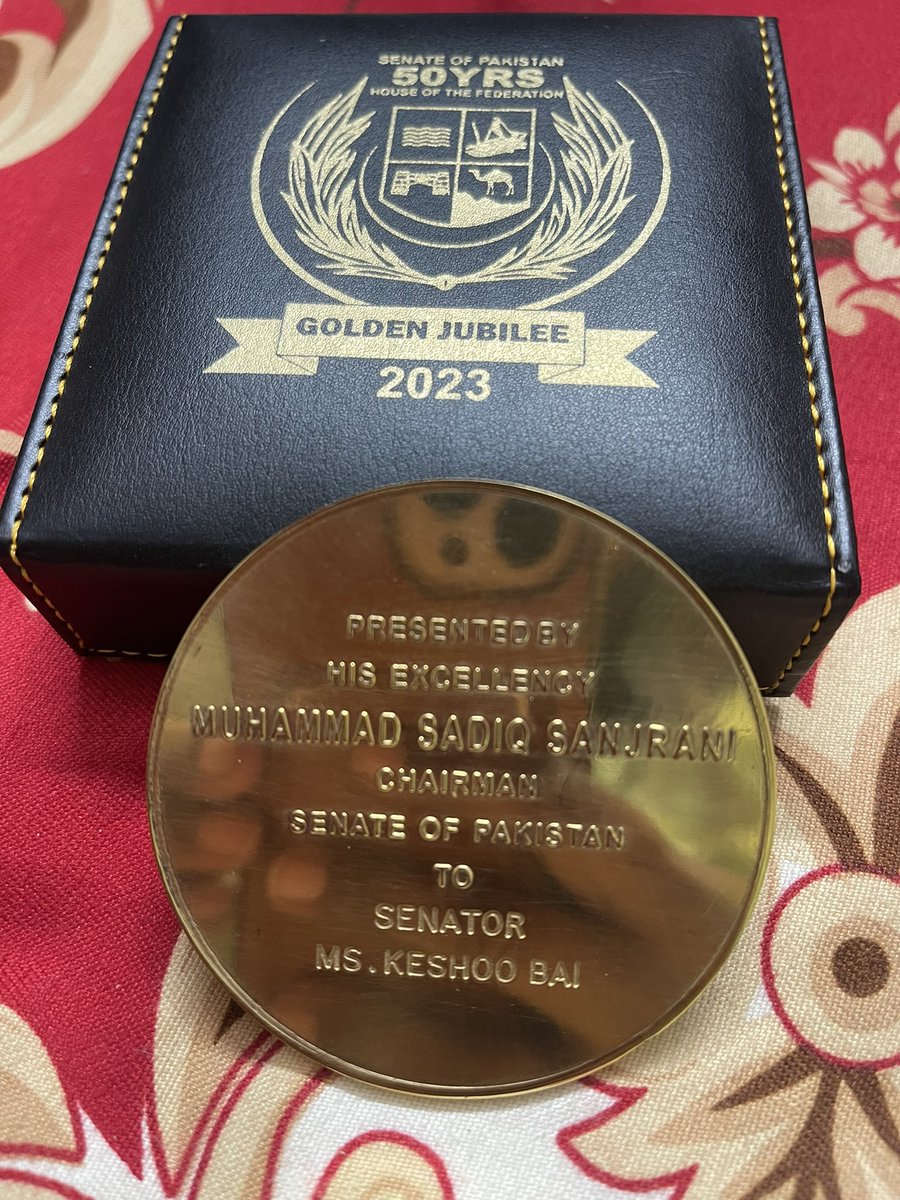 Senate of Pakistan Golden Jubilee Special Session,  received souvenir from Chairman Senate ❤️🇵🇰❤️
#ThankYouPPP ❤️🇱🇾❤️