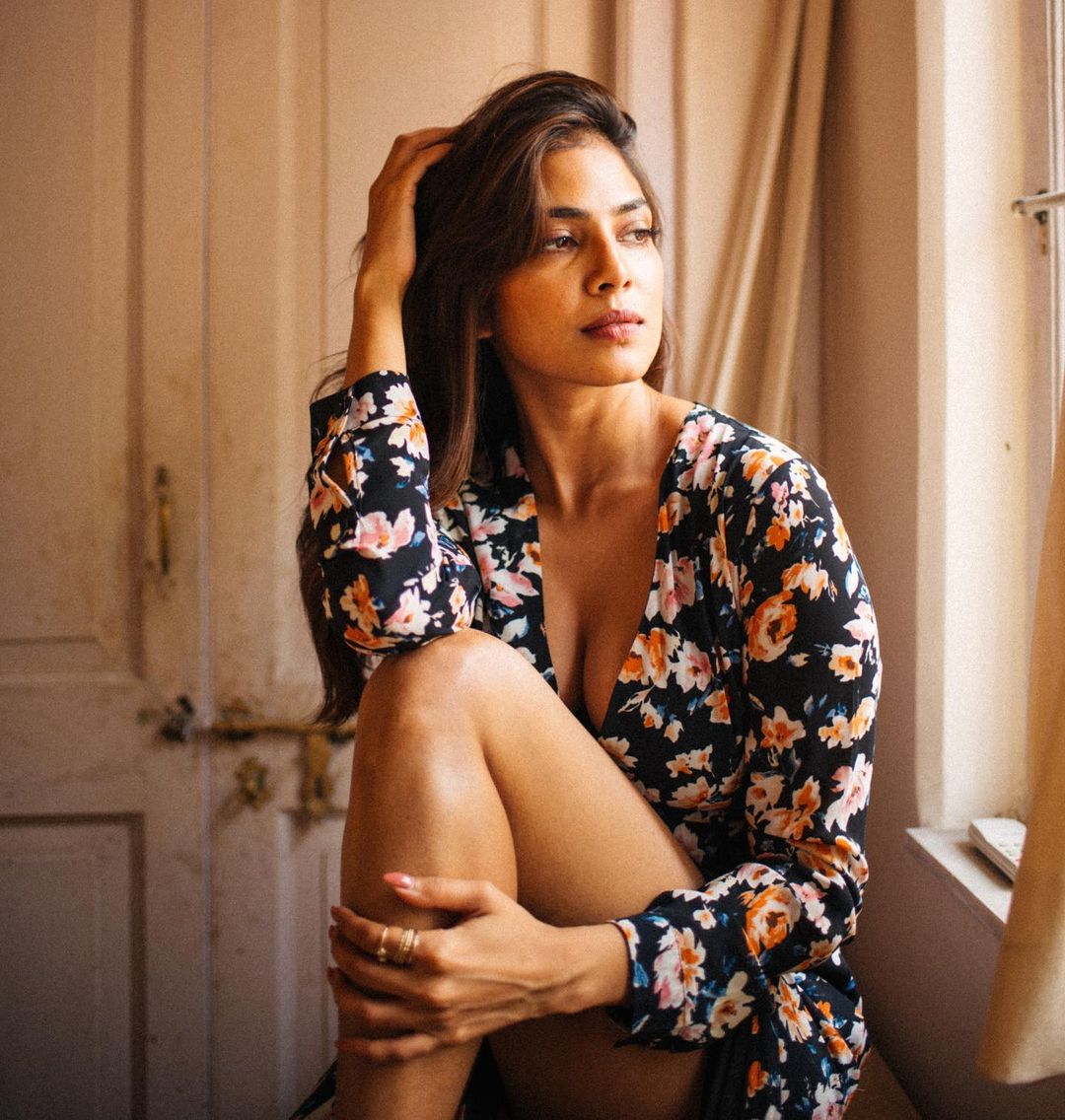 DreamerT96's tweet photo. #MalavikaMohan
Hot beauty #cleavage #thodai 😍🥰 https://t.co/n14dnljUGl