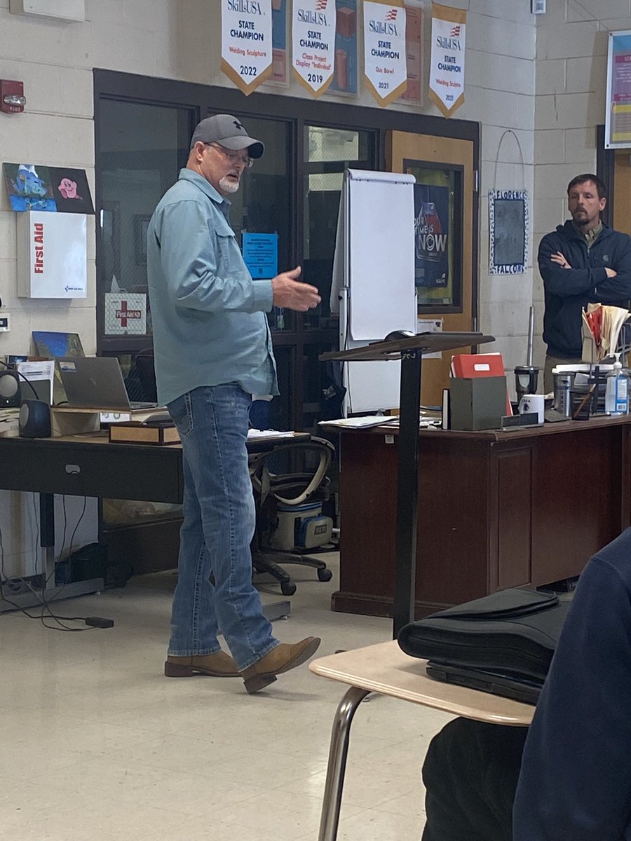 bugynyte1906's tweet photo. Mr. White of the Local 48 Welding Union is here to speak do our Welding Students about job opportunities. #fcslearn #yoursystemourcommunityoneflorence #hardworkpaysoff #IG2BAFF #TheFalconReset #FcsTech #NorthALWorks https://t.co/xgaQr6r0f7