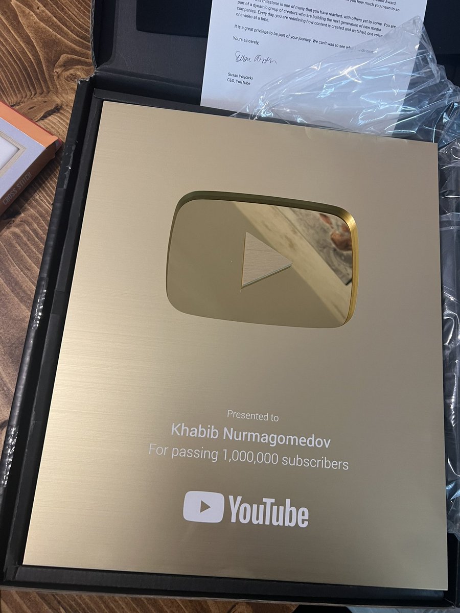 DarrenRussell_'s tweet photo. Nice delivery landed in the @WeAreSocialDR office today ✉️

@TeamKhabib hit 1M subscribers on his @YouTube Channel 🔥 https://t.co/jcVOurQOXt