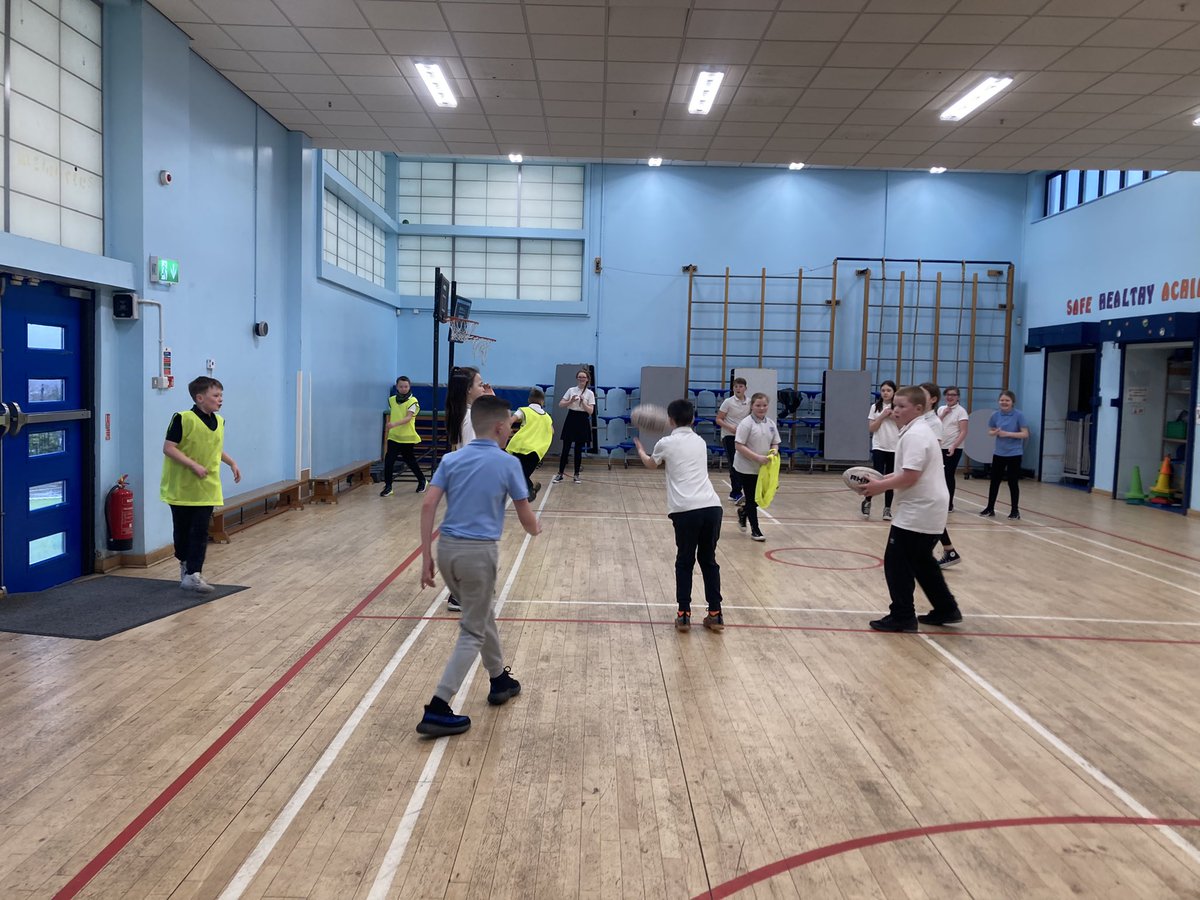 Clare_Rugby_DO's tweet photo. Another fantastic day of school delivery for @Scotlandteam #schoolweek. Today I was at @KingsOakSchool working with P5, P6 & P7. Plenty of rugby talent on show!! #EveryonesGame
@GWRFC_Official @caitlyn_haldane @ActiveSchoolsIC https://t.co/8NHPBMpsb9