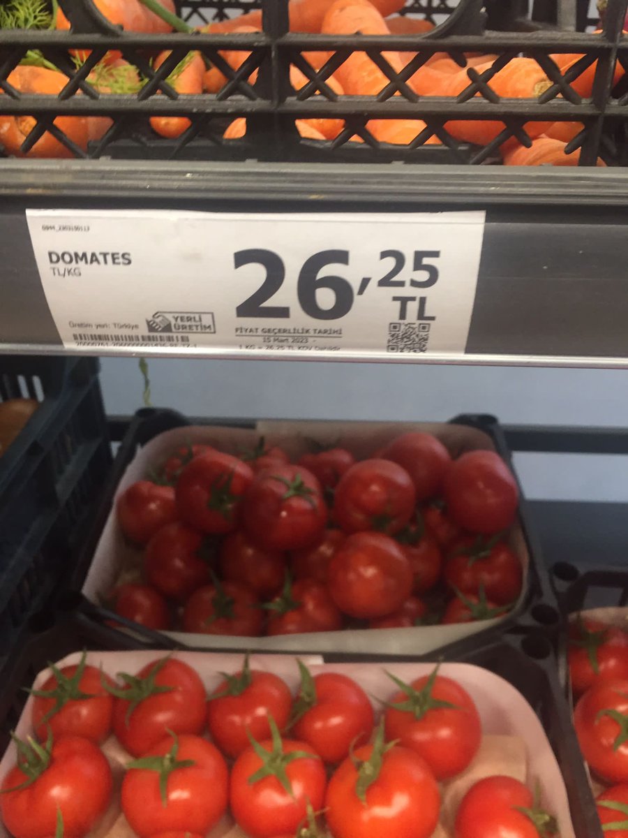 #suçluçiftçideğil 8 liraya aldığı domatesi 26 liraya satanlardır  bugün İstanbul Mecidiyeköy