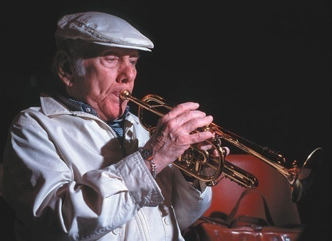 Jazz_Ioude's tweet photo. #LaFotoJazzDelDía
(#RubyBraff, trompetista y cornetista de #Jazz, nació un día como hoy pero de 1927) https://t.co/9sJEObHutN
