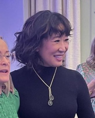 pinkpolastri's tweet photo. SANDRA OH DID WHAT https://t.co/aENDRrOEAk