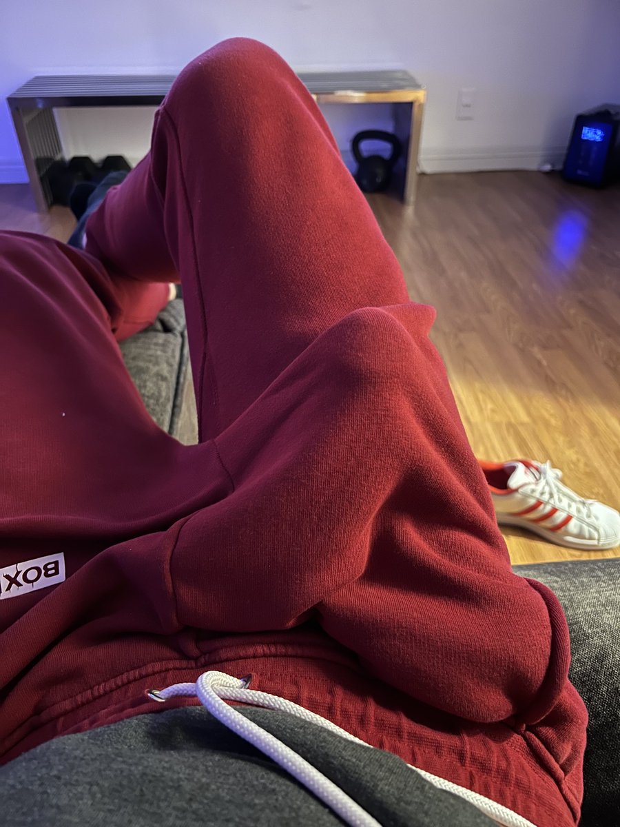 Rough_Ginger's tweet photo. My pants barely hold it in🙈 https://t.co/Q20VEWmWIR