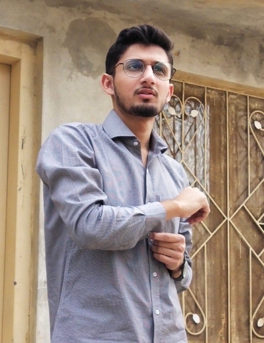 khubaibzafar8's tweet photo. ایک امید پسِ دیدہ ء تر زندہ ہے
فاختہ خون میں لت پت ہے، پر زندہ ہے
حادثہ یہ تھا، میرا رختہِ سفر ٹوٹا 
معجزہ یہ یے، میرا شوقِ سفر زندہ ہے

#JusticeforHussnain https://t.co/zikhv0ny3z