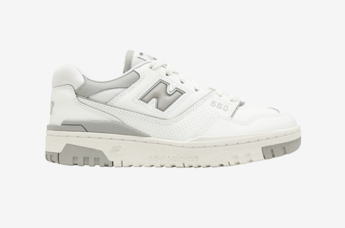 SOLELINKS's tweet photo. Ad: NEW Women's New Balance 550 'White/Grey' dropped via Foot Locker => https://t.co/BIwdqPWHin https://t.co/IDUtl6d1wi