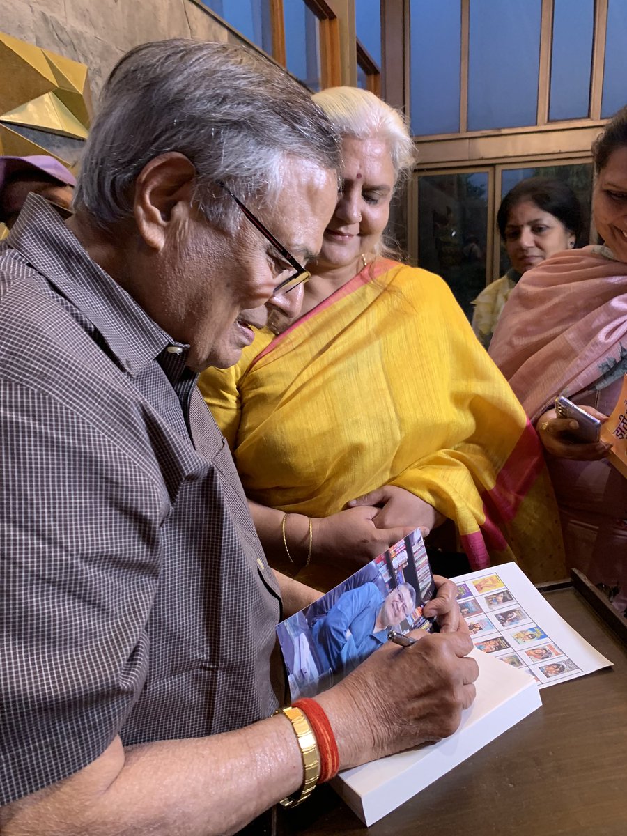 FoundationPK's tweet photo. Kalam Meerut with author @SurenderMPathak in conversation with @mehranshu Ehsaas woman of Meerut. Welcome Note and Vote of Thanks by Ms Anshu Mehra. Ms Dalal felicitated the author. @JagranNews https://t.co/ydJxvVVATV