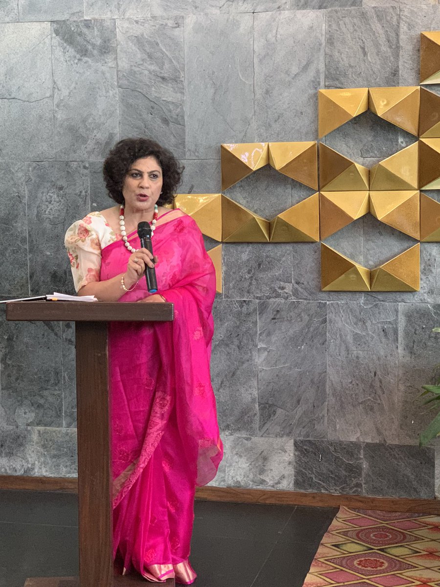 FoundationPK's tweet photo. Kalam Meerut with author @SurenderMPathak in conversation with @mehranshu Ehsaas woman of Meerut. Welcome Note and Vote of Thanks by Ms Anshu Mehra. Ms Dalal felicitated the author. @JagranNews https://t.co/ydJxvVVATV