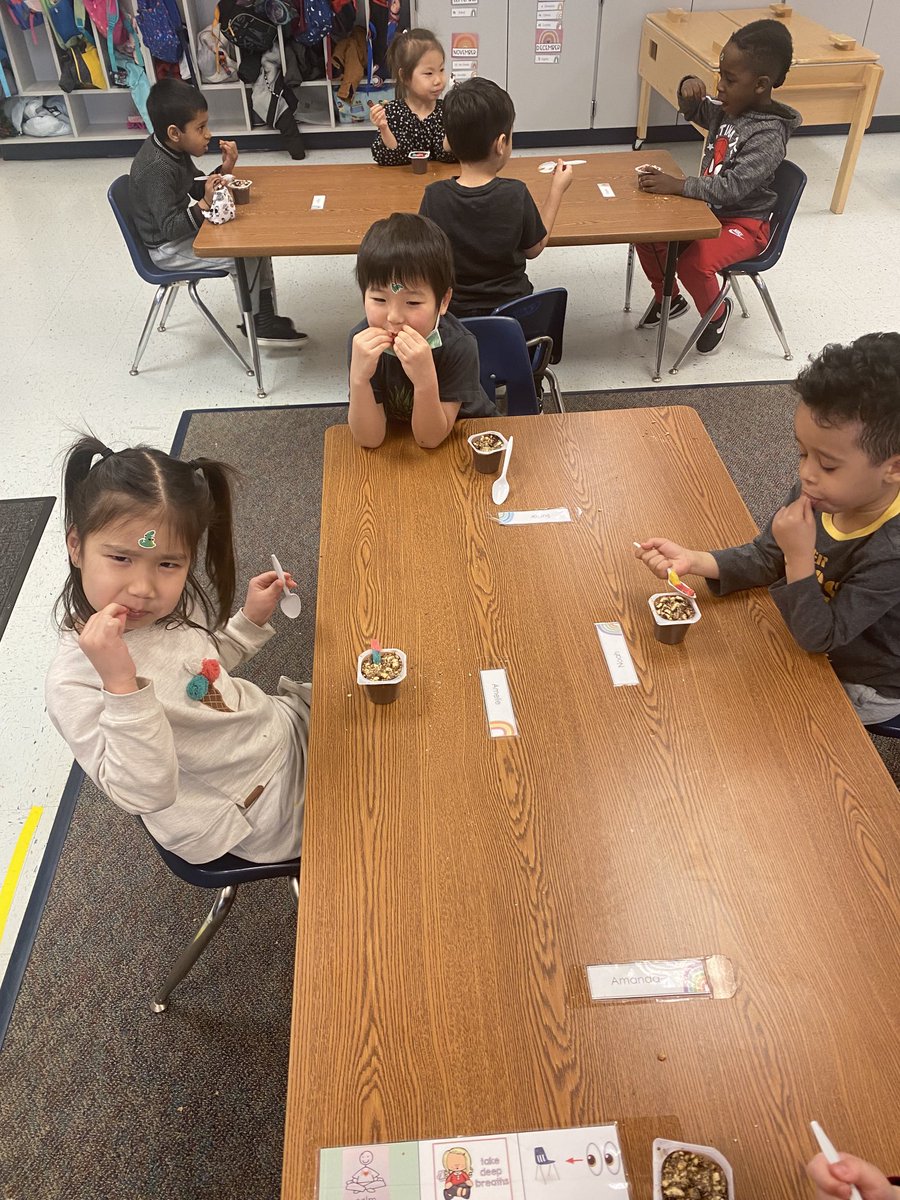 HFBPreK's tweet photo. This week we have been learning all about worms! 🪱 Students followed steps to make a tasty treat, “worms” in a cup! #hfbtweets https://t.co/fgHDynd8Bp