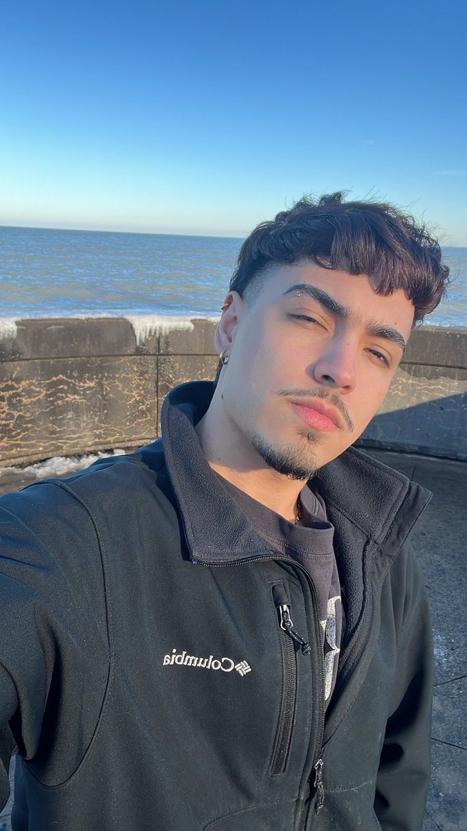 Thiiagooo___'s tweet photo. Que frío tan sapo perro 🥶 https://t.co/18OXHffVeM