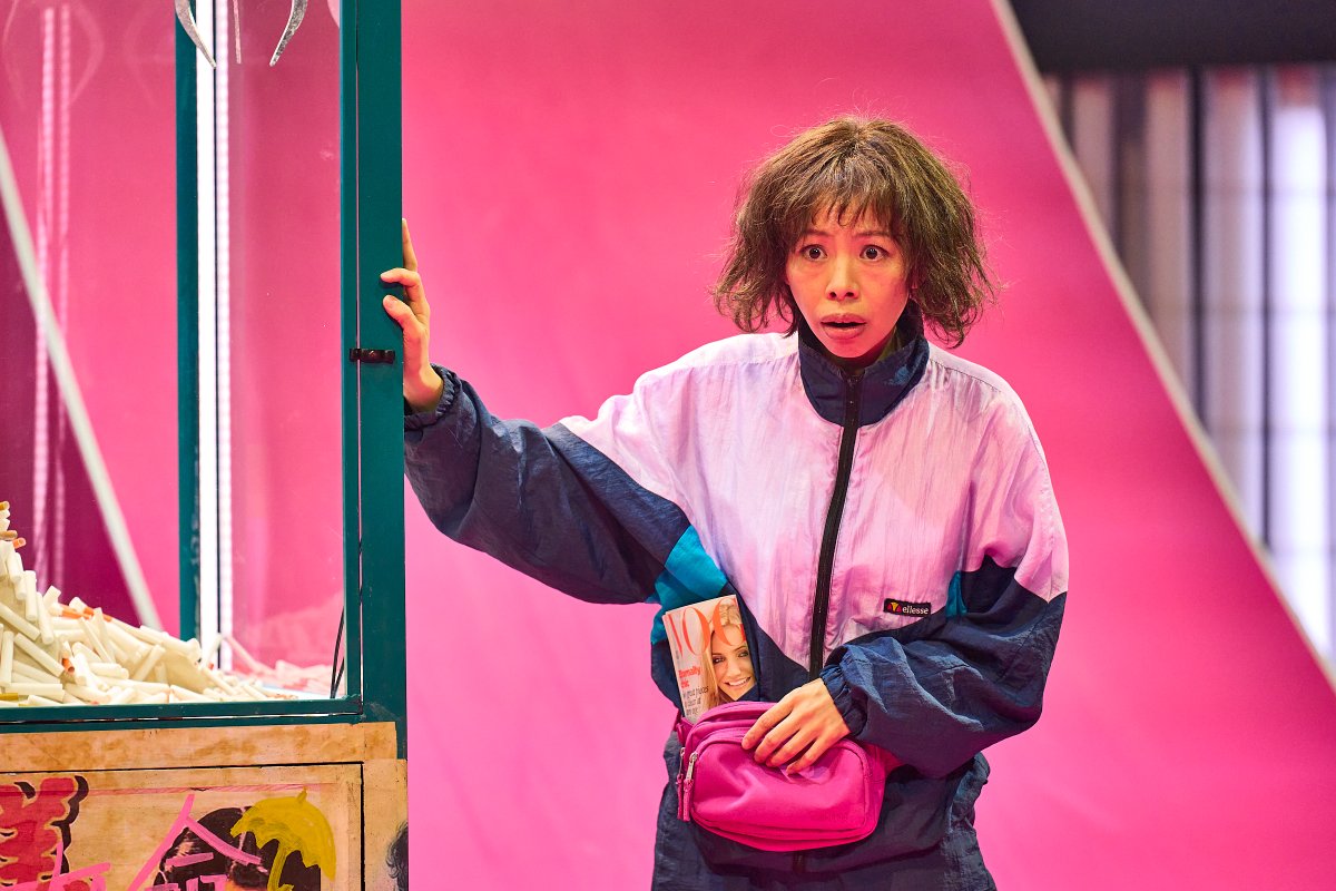 Lyric Hammersmith Theatre (@lyrichammer) on Twitter photo ...Sound design by <a href="/afbsound/">Alexandra Faye Braithwaite</a>
Movement direction by <a href="/CarrieAnneIng/">Carrie-Anne Ingrouille</a>
Casting by Jacob Sparrow
📅 Playing at the Lyric from 15 Apr
🎫 Tickets from £10
BOOK NOW: bit.ly/40bQv3b ...Sound design by <a href="/afbsound/">Alexandra Faye Braithwaite</a>
Movement direction by <a href="/CarrieAnneIng/">Carrie-Anne Ingrouille</a>
Casting by Jacob Sparrow
📅 Playing at the Lyric from 15 Apr
🎫 Tickets from £10
BOOK NOW: bit.ly/40bQv3b