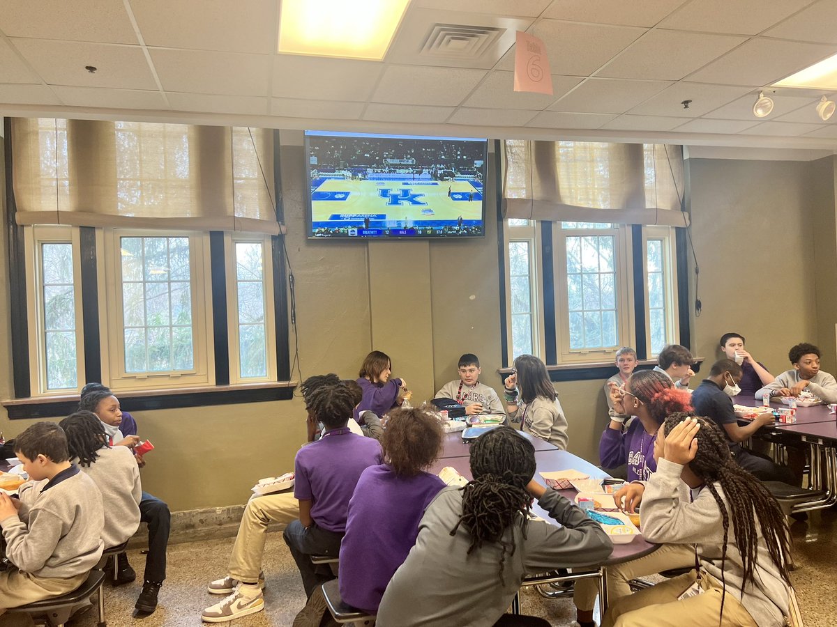 AmyStrite's tweet photo. These @barretjcps Hilltoppers are cheering on the Dawgs today! @MaleBulldogs @MaleHighBBall https://t.co/FmT9NEpeI0